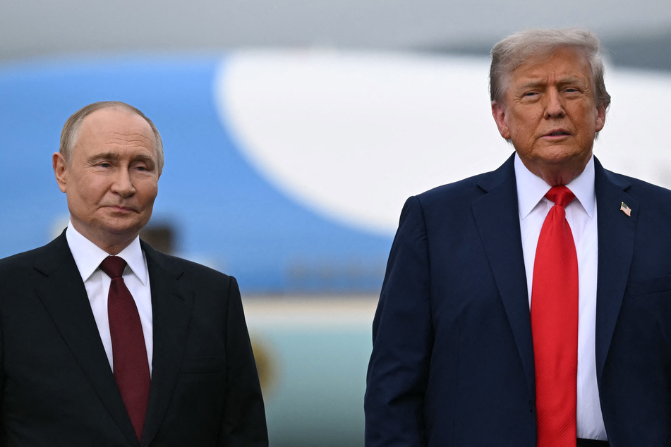 Trump slaps "tremendous" sanctions on Russian oil in bid to end Ukraine war
