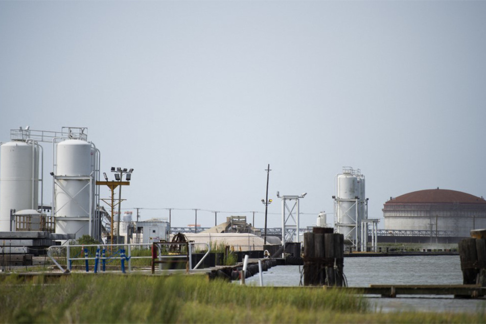 Biden's LNG permit freeze challenged by 16 states in new lawsuit
