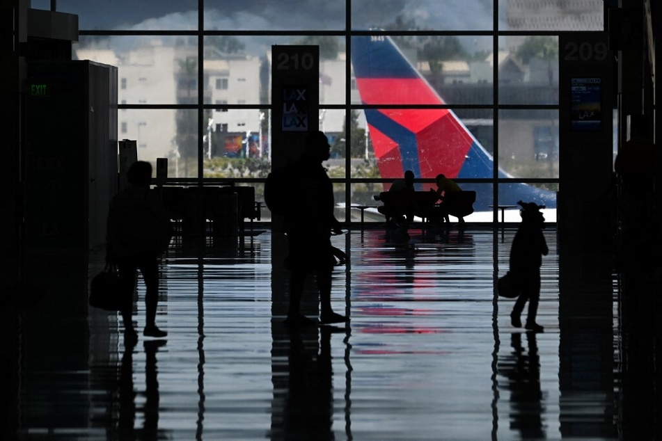 CO2 poisoning at LAX leaves four sick, one in "grave condition"