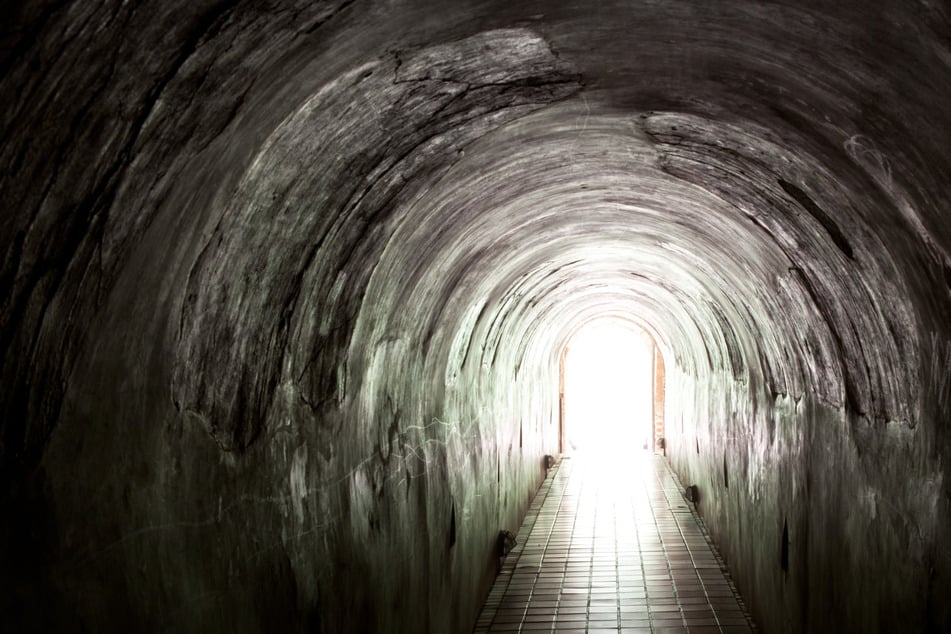 New study may explain why some people see and hear things during near-death experiences