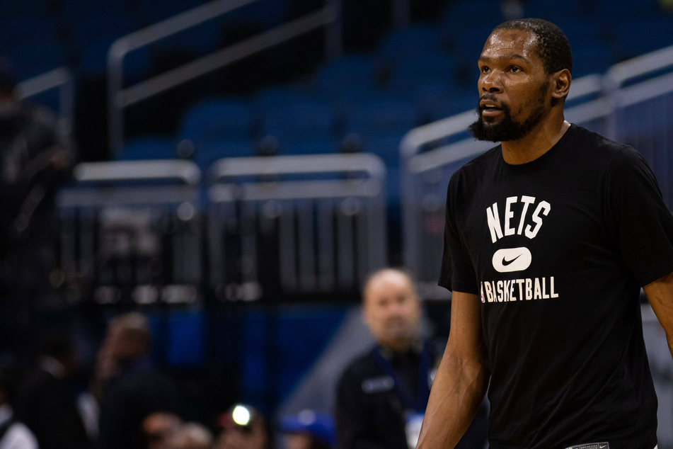 Kevin Durant scored 32 points on 11-of-22 shooting and grabbed 10 rebounds to go with his 11 assists against the Knicks.
