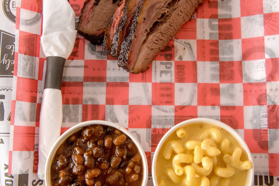 A good and simple mac and cheese can be paired with all sorts of things.