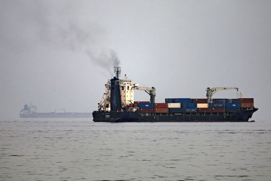 Iran's Guards threaten to hit US bases in retaliation for Hormuz escorts