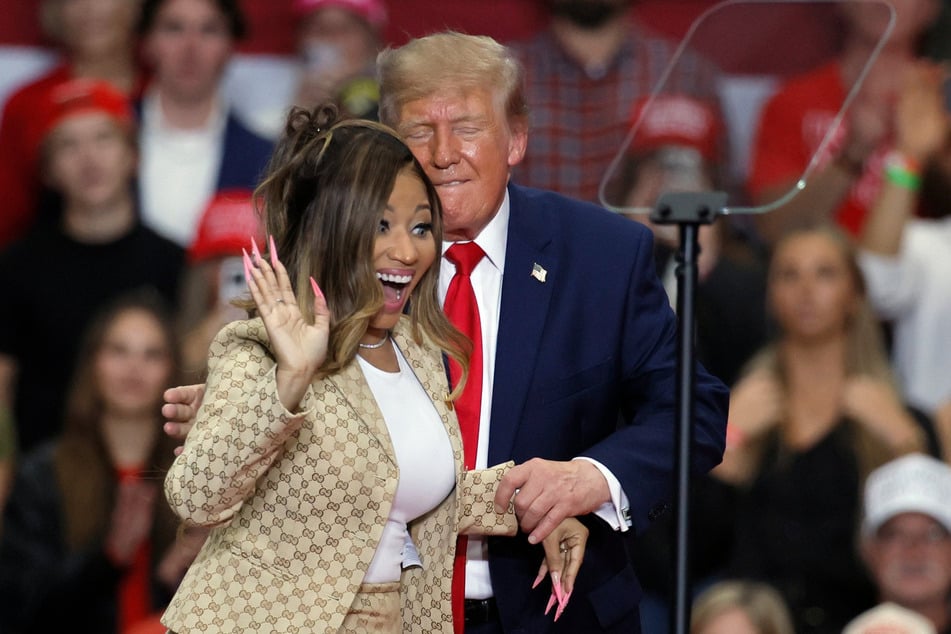 President Donald Trump (r.) praised rapper Nicki Minaj's derrière as the rapper joined him on the campaign trail.
