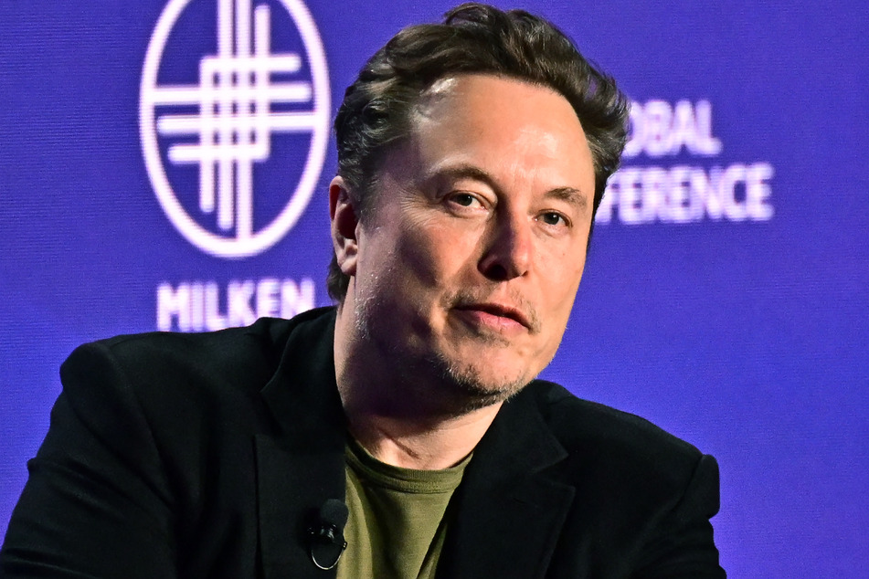 A group of Tesla shareholders is urging investors to vote against a multi-billion-dollar share package for company boss Elon Musk.