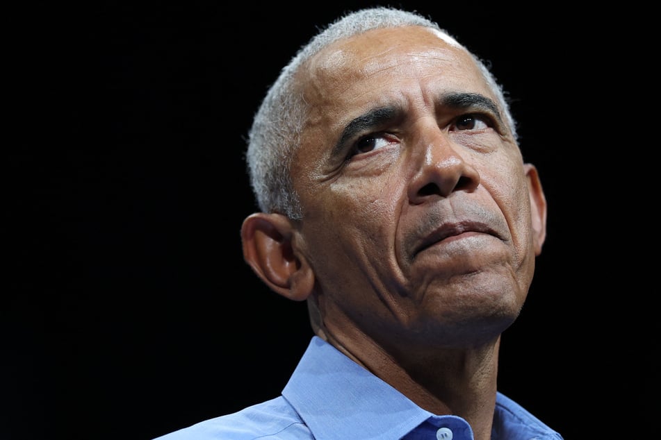 Barack Obama shocks with declaration that aliens are "real"