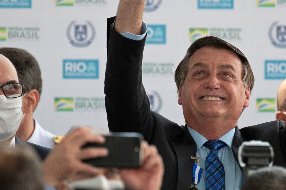 First a 'little flu', now a little person: Bolsonaro mistakes dwarf for child