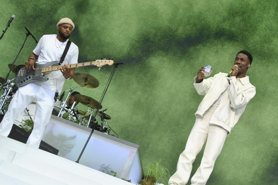 Giveon and his bassist during the R&B singers Day3 set at Governors Ball Music Festival in Queens, New York on Sunday, June 11, 2023.