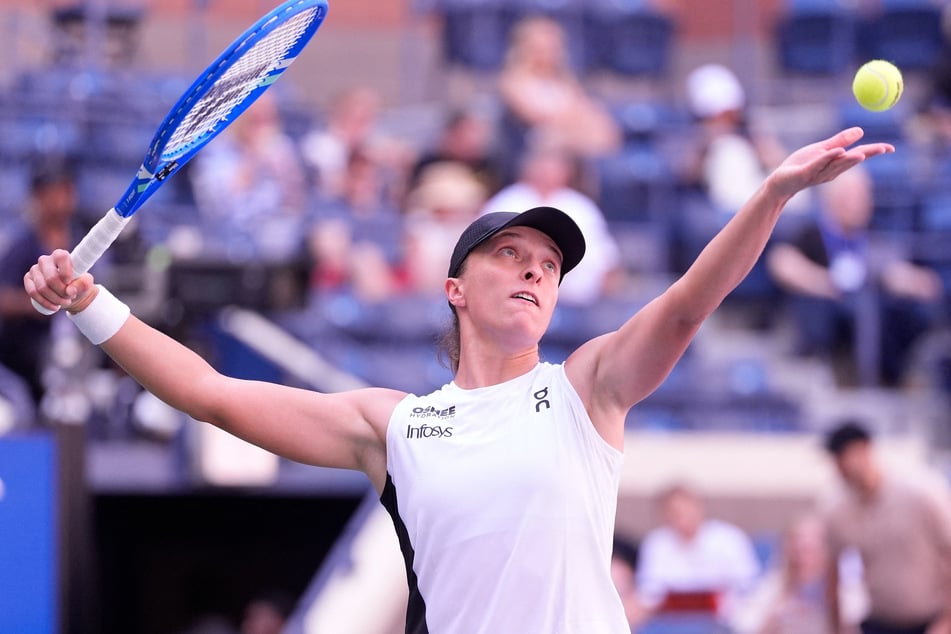 Iga Swiatek serves to Emiliana Arango (not pictured) on day three of the 2025 US Open tennis tournament.