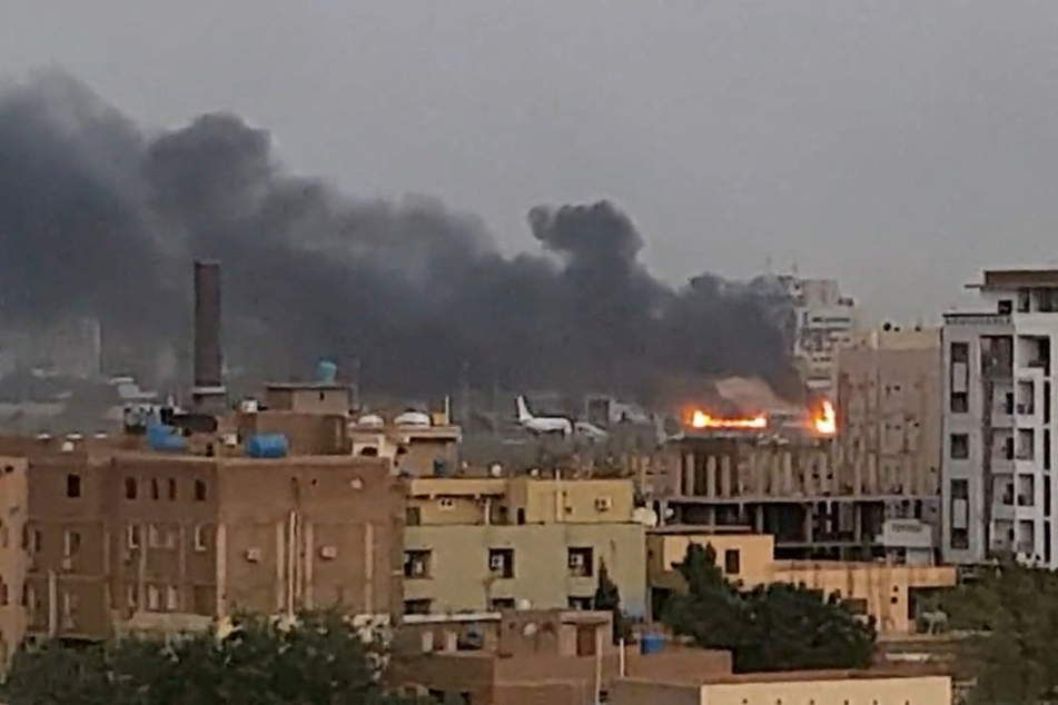 Secretary of State Antony Blinken called for a ceasefire in separate talks with the two Sudanese generals whose power struggle has killed nearly 200 people.