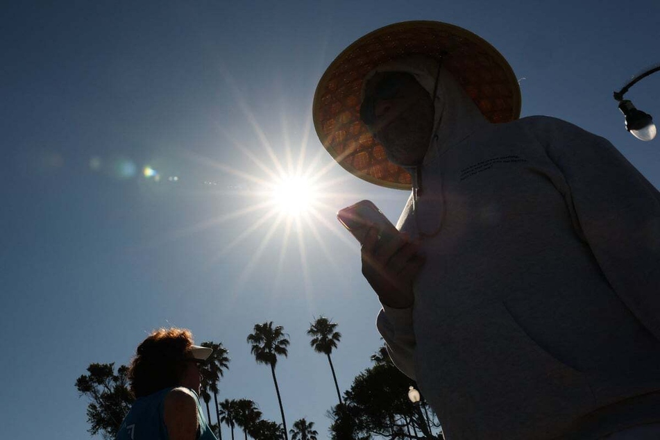 Extreme heatwave shatters temperature records as it moves eastward