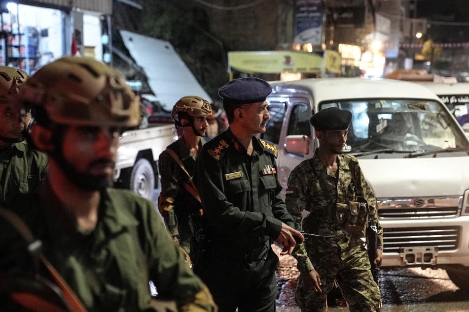 Official Yemen government forces patrol a street in Taiz amid concerns over potential Houthi infiltration and attacks. Violence has escalated over recent months.