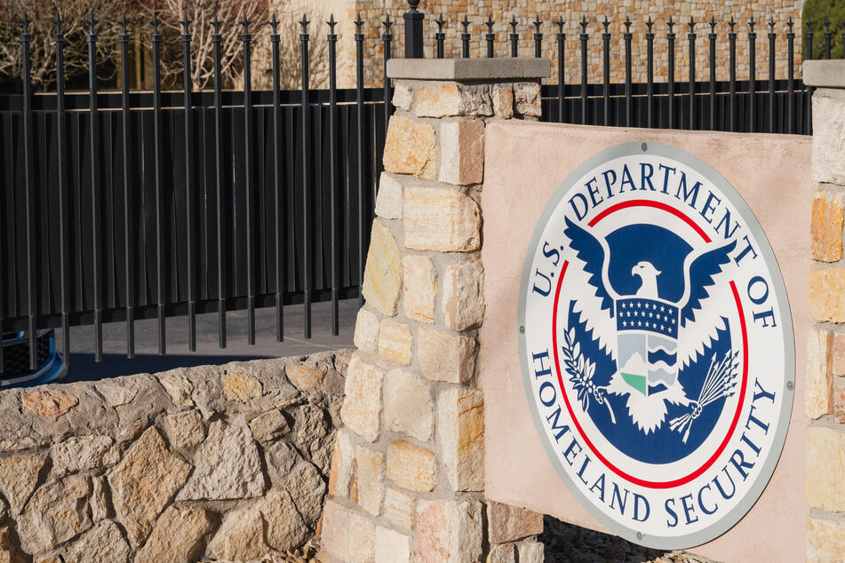 Immigration authorities to deny visas and green cards over social media posts
