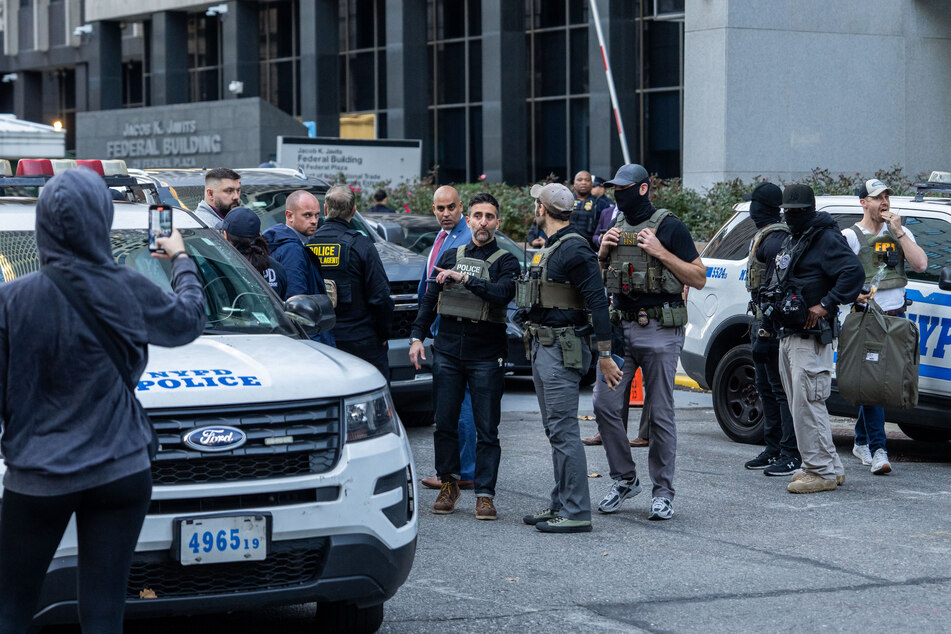US Immigration and Customs Enforcement agents descended on Manhattan on Tuesday, donning military gear and heavy weapons.
