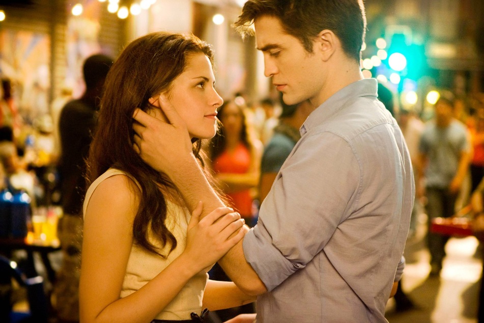 Fans hilariously react to the Twilight saga hitting Netflix this weekend!