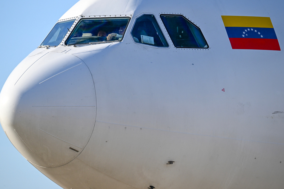 US deportation flight lands in Venezuela despite Trump's threat to "close" airspace