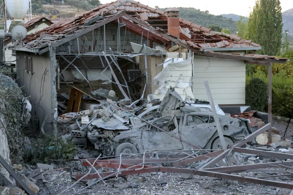 Israel accused of "war crimes" in targeted killing of three Lebanese journalists