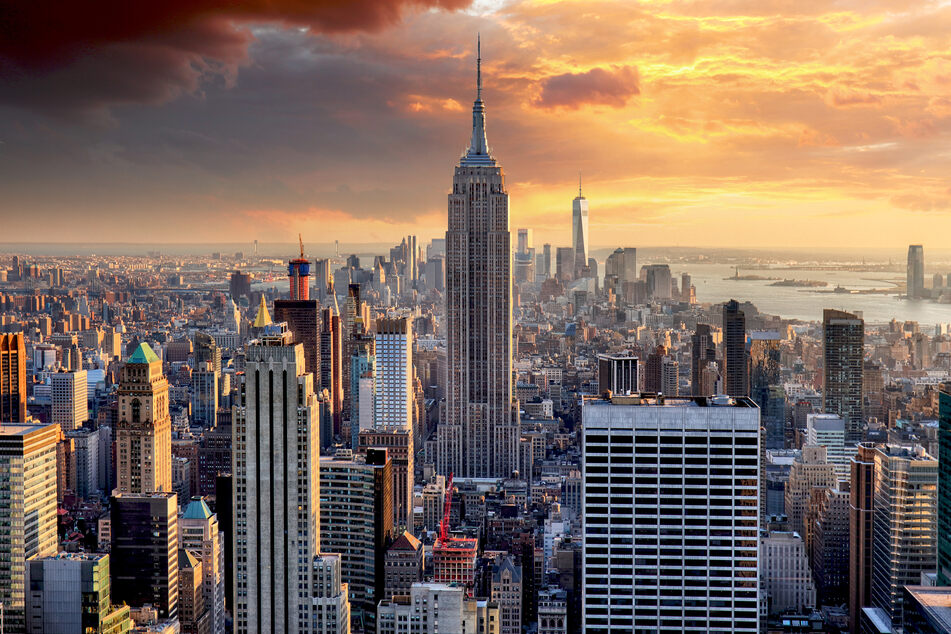 New York’s Covid-19 positive test rate falls to lowest level in months