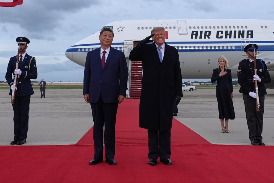Does this strained expression reveal that President Donald Trump is in poor health? A physical therapist thinks so. 
