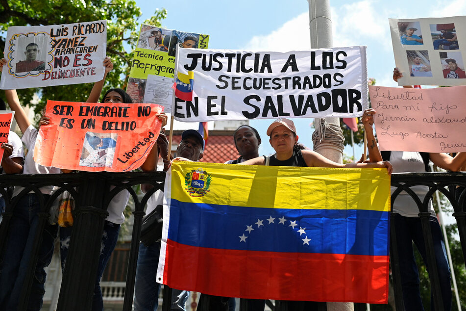 Trump's justification for mass deportation of Venezuelans undercut by intelligence agencies