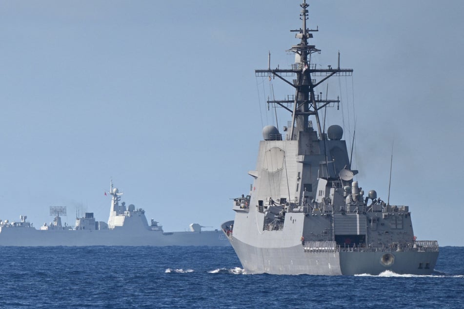 China offers assistance to US after Navy aircrafts crash into South China Sea