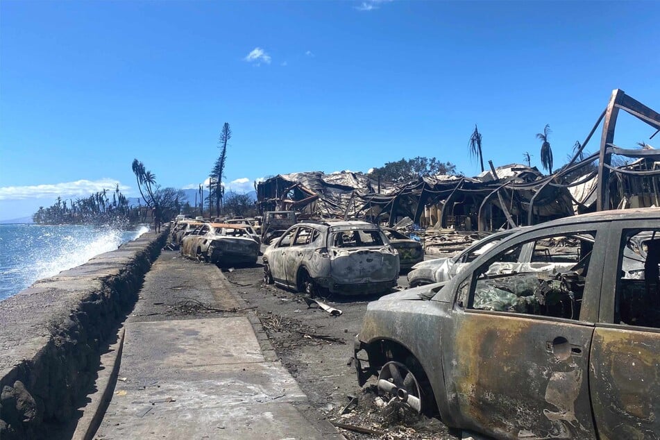Hawaii wildfire death toll climbs as probe into handling ignites