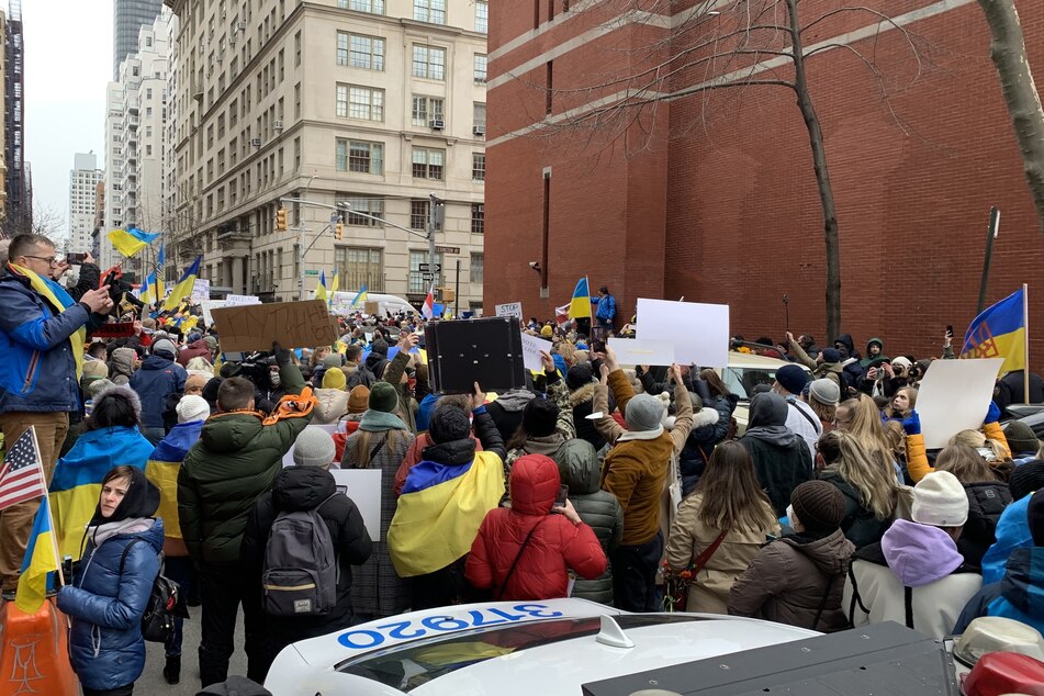Upon arrival at the Permanent Mission, protesters roared with enthusiasm, hoping those inside would hear their pleas for help.