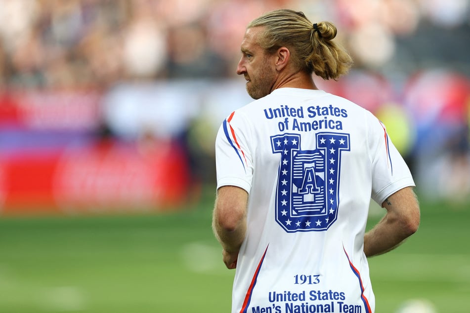 USMNT captain Tim Ream warms up before the World Cup match against Paraguay on June 12, 2026.