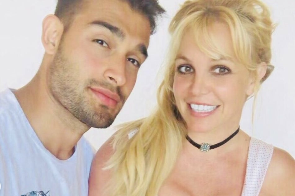 Is Britney Spears' fiancé Sam Asghari encouraging her to perform again?