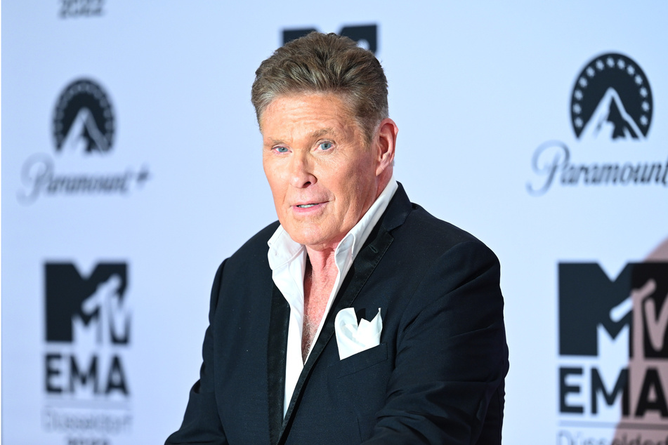73-year-old David Hasselhoff has already undergone several knee operations.