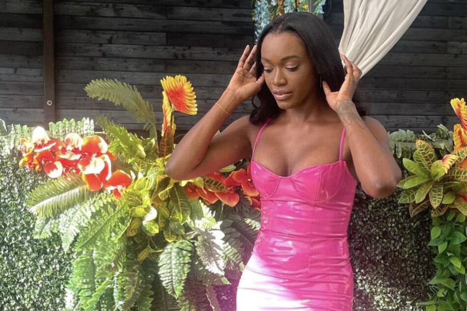 Tahzjuan Hawkins tried to convince lead Zach Shallcross to let her join the ranks of single women vying for his love on episode two of The Bachelor's 27th season.