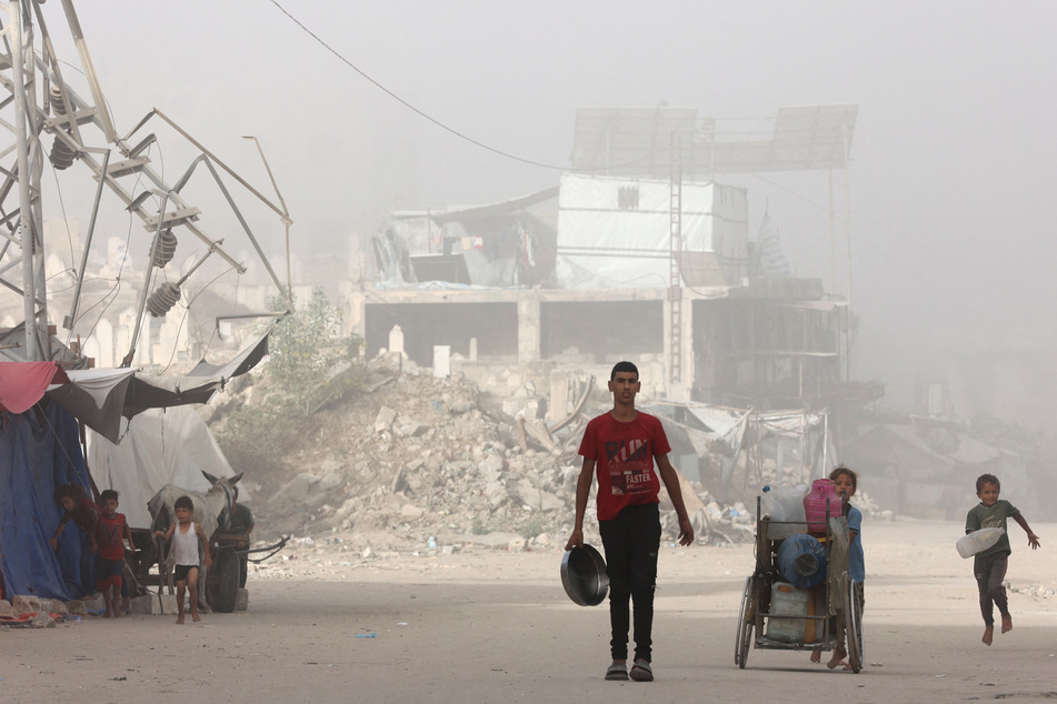 Israeli army says Gaza City is now "a dangerous combat zone"