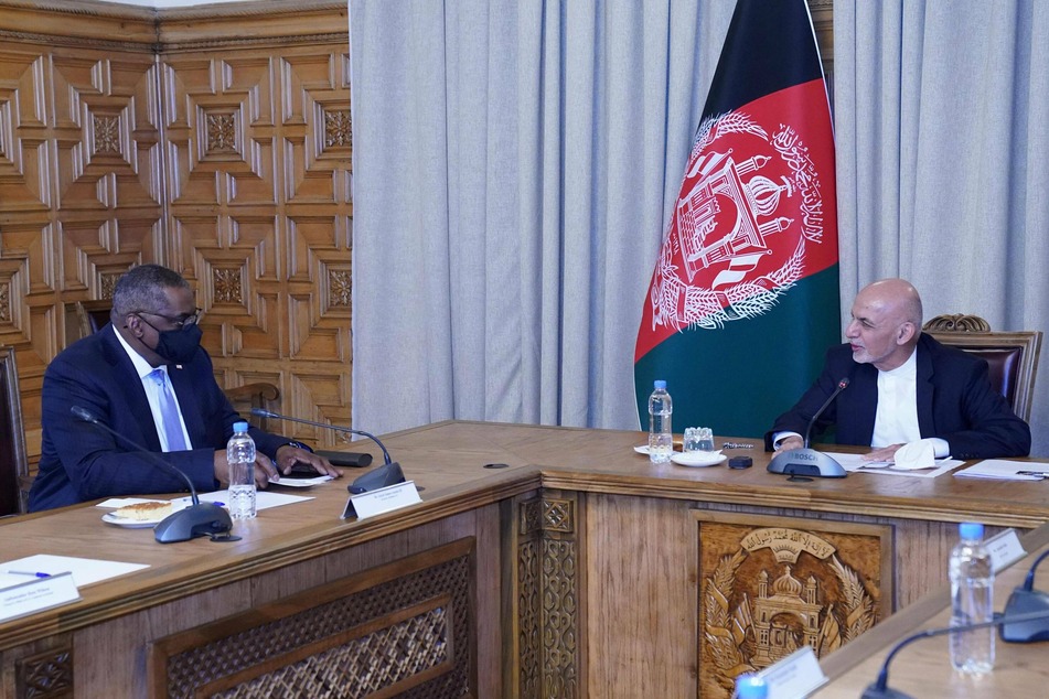 Afghan President Mohammad Ashraf Ghani (r) met with US Secretary of Defense Lloyd Austin in Kabul, Afghanistan on March 21.