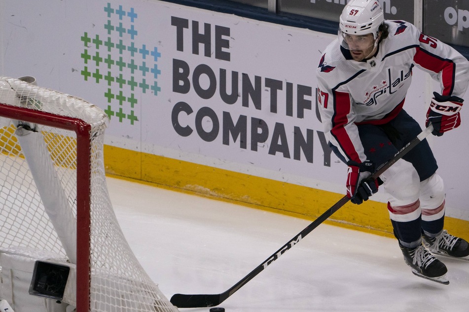 NHL: Capitals and Rangers trade punches and goals in bad-tempered rematch
