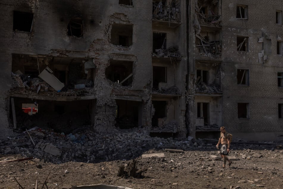 Ukraine sees fighting rage as Russia works to break through defenses
