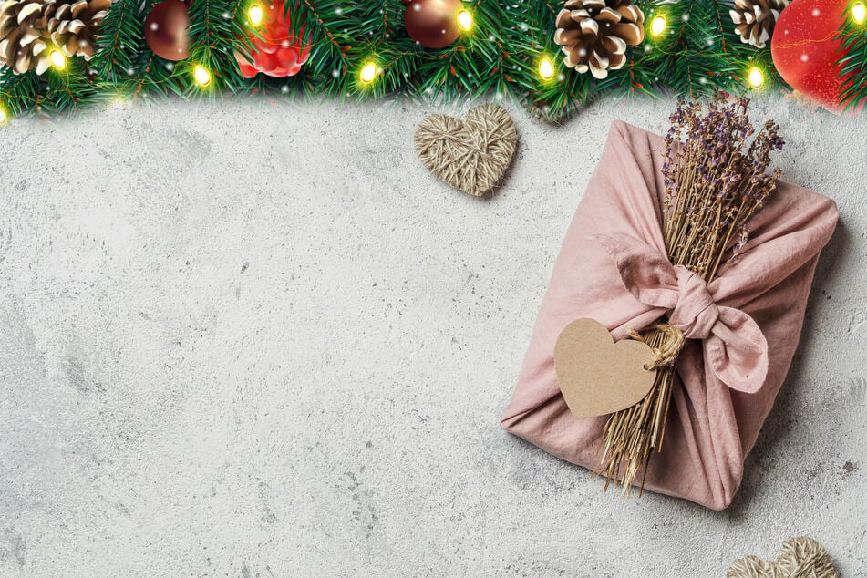 There are plenty of alternatives to wasteful wrapping paper.