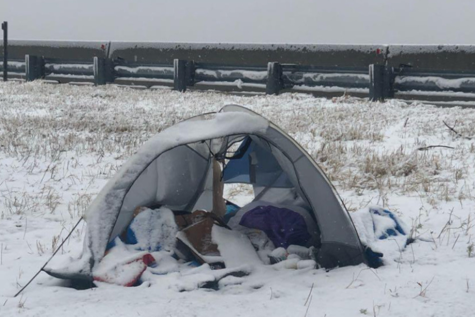 Austinites pitch in, book hotel rooms for homeless amid freezing temperatures