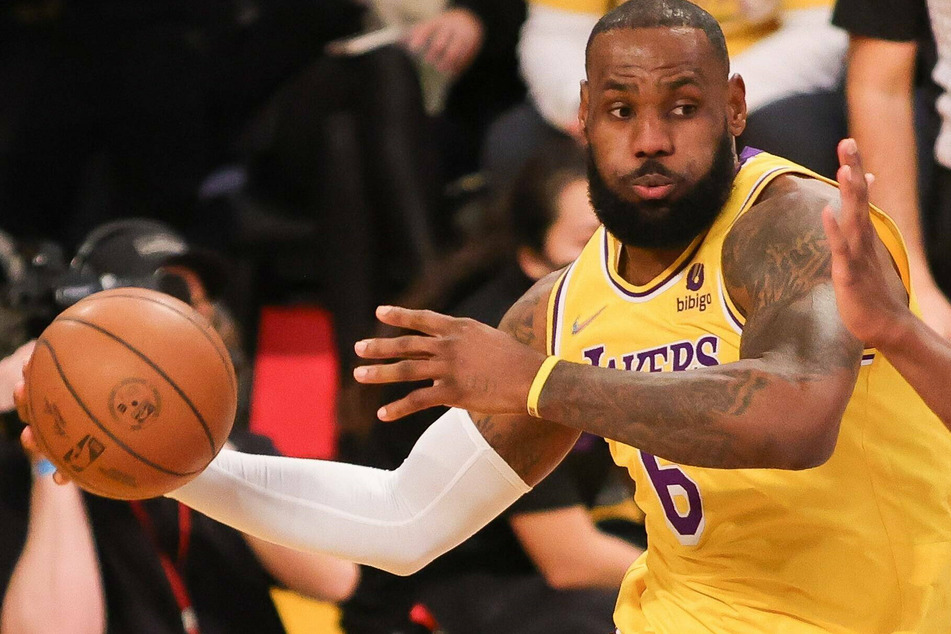 NBA roundup: LeBron stars in Brooklyn, Clippers pull off historic comeback!