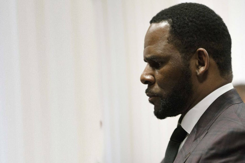 R Kelly's lawyer compares him to Martin Luther King in closing arguments of sex trafficking trial