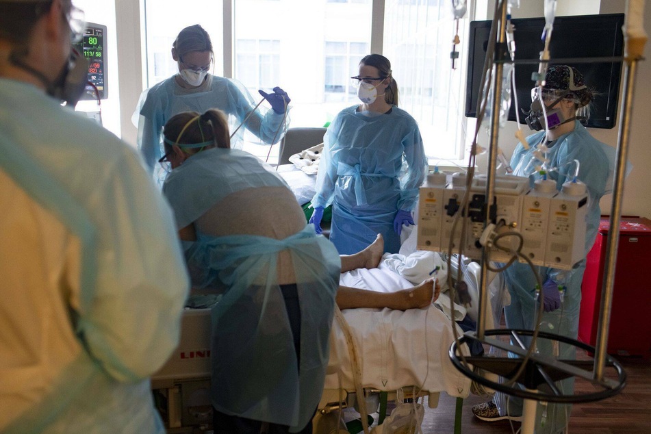 US records lowest Covid-19 death toll in six months