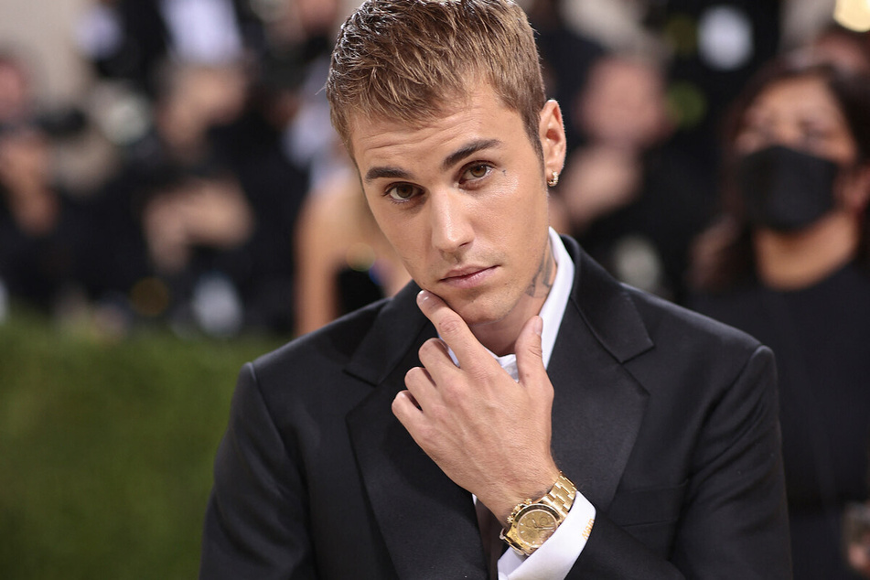 Justin Bieber has beef with H&M and here's why!