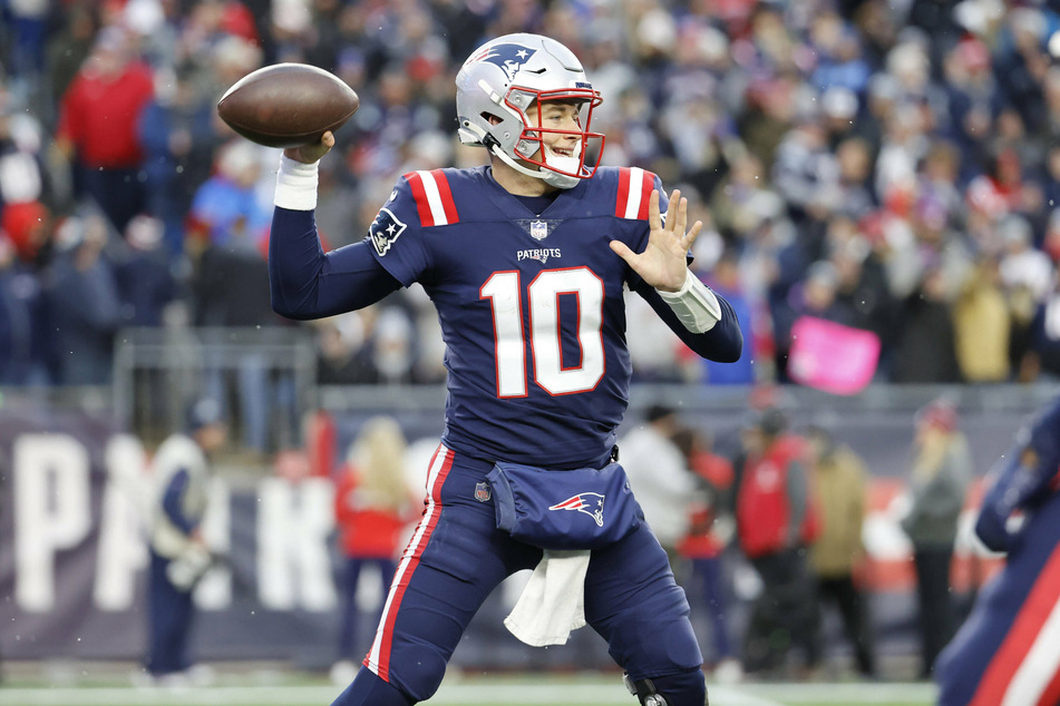 Patriots quarterback Mac Jones only had three pass attempts against the Bills on Monday night.