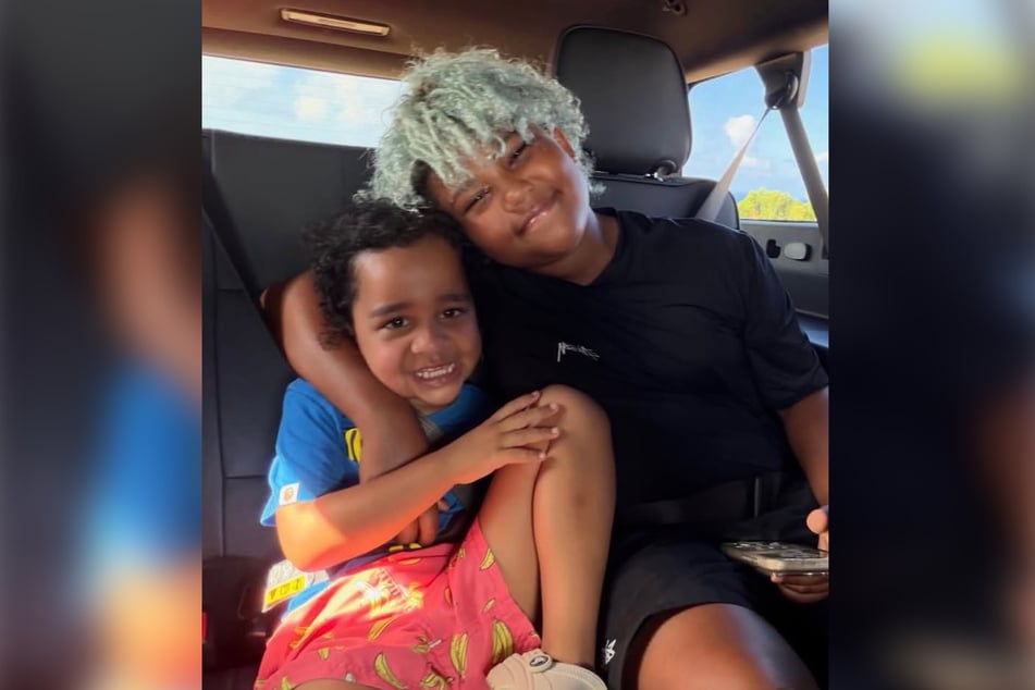 Kim's son Saint (r) cuddled up with his cousin, Tatum Thompson.