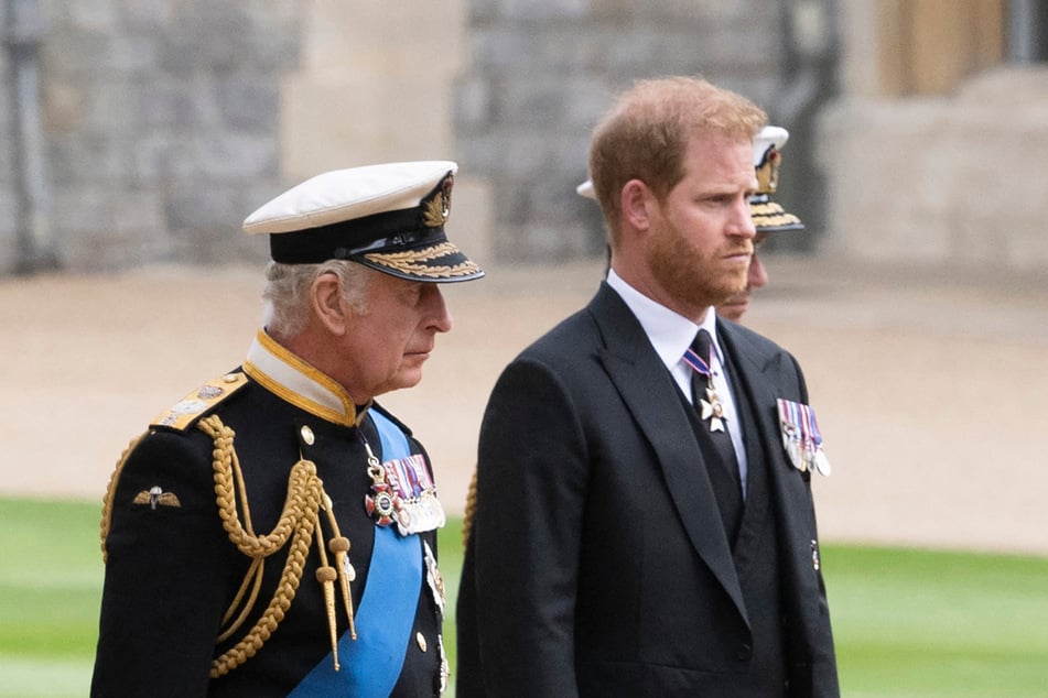 Insiders say King Charles (l) is ready to welcome his son Harry back into the royal family – on one condition.