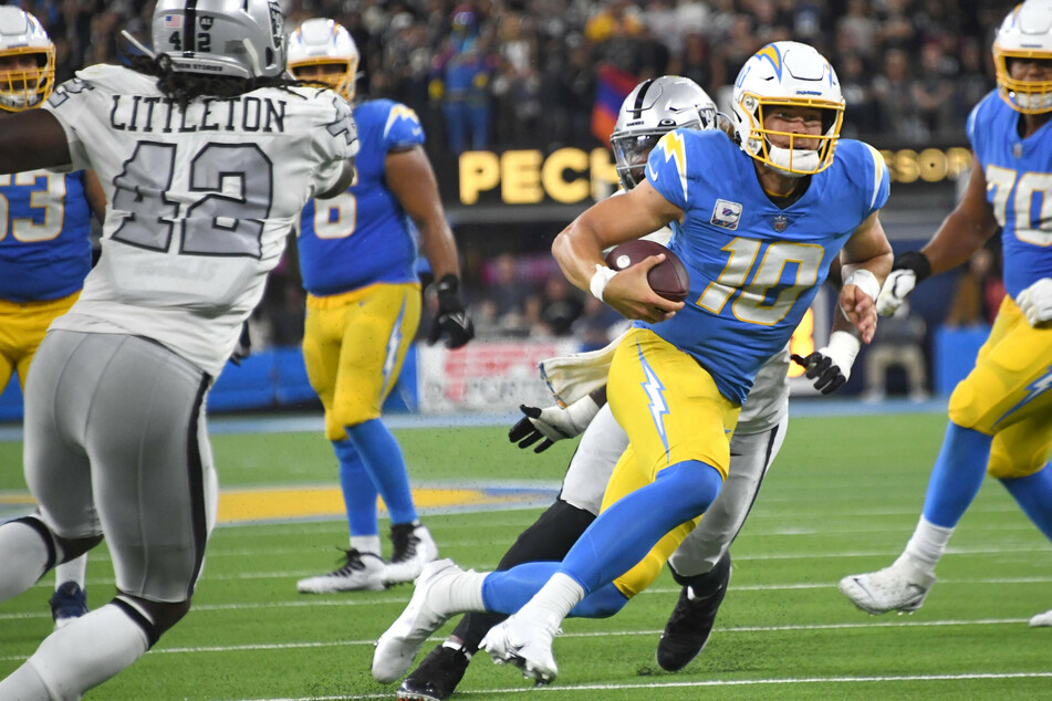 NFL: The Chargers shock Vegas at home, handing the Raiders their first loss of the season