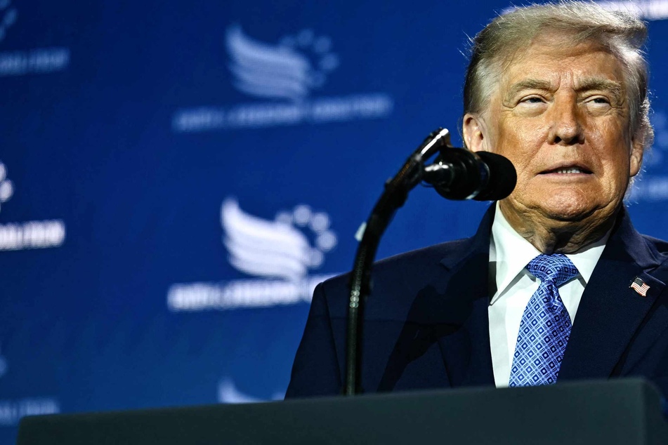 Trump shows off new US passport with picture of himself and founding fathers: "Welcome, but be good!"