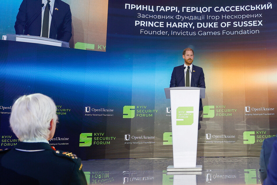 Harry makes surprise visit to Kyiv to show support for Ukraine and send message to Putin
