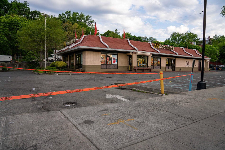 New York teen dies after hail of bullets that wounded four others