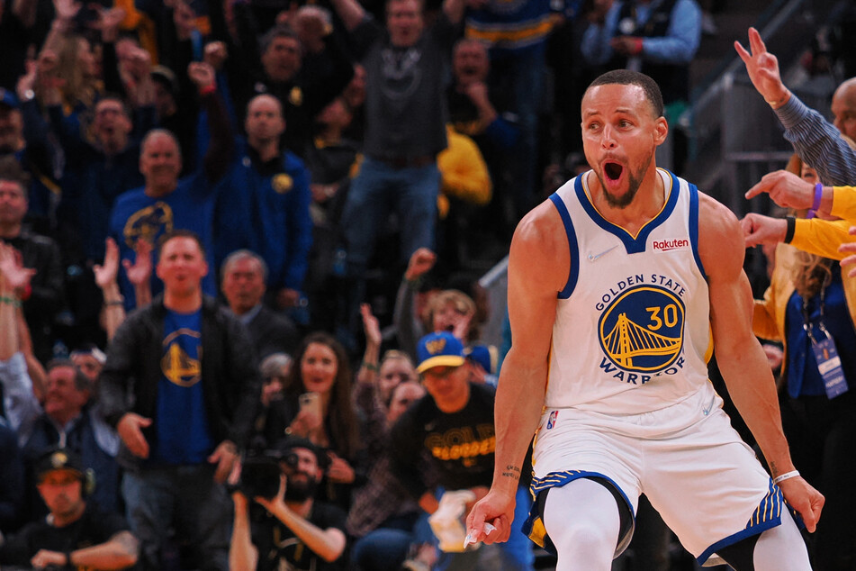 Steph Curry graduates from college after 13 years in the NBA