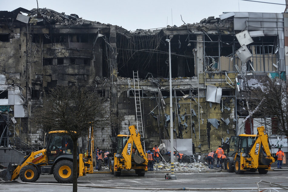 Ukraine pummeled in unprecedented Russian attack that kills dozens